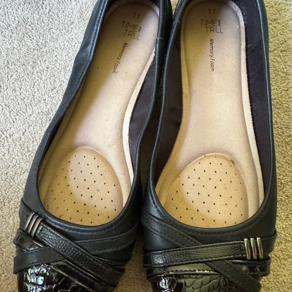 Time and Tru Black Flats with Decorative Toe